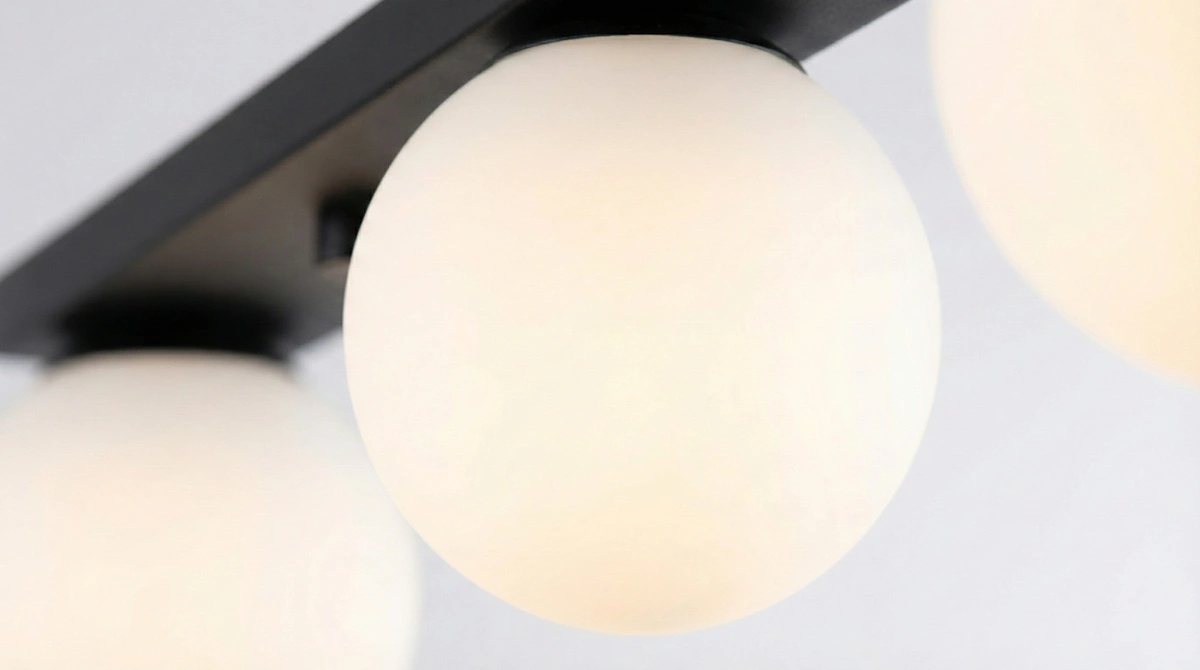 Détail globes verre blanc Yoli 4